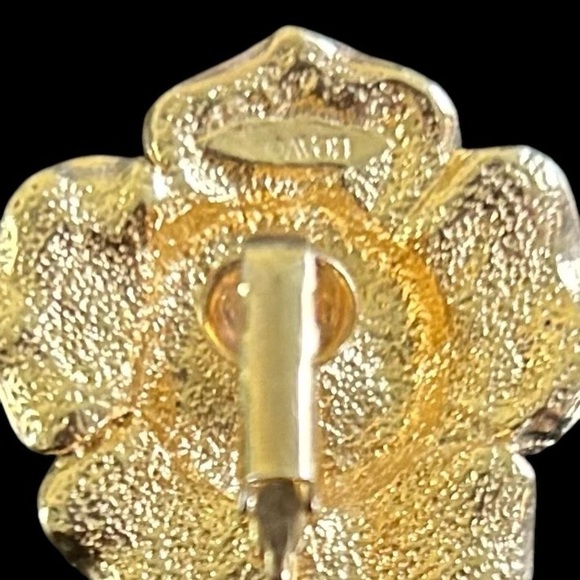 Vintage Avon Gold Flower and Faux Pearl Drop Designer Runway Clip Earrings - Picture 5 of 7